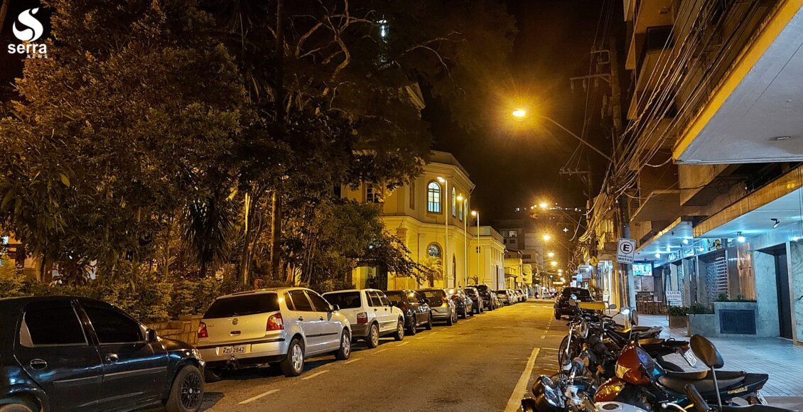 Centro de Cantagalo pela noite