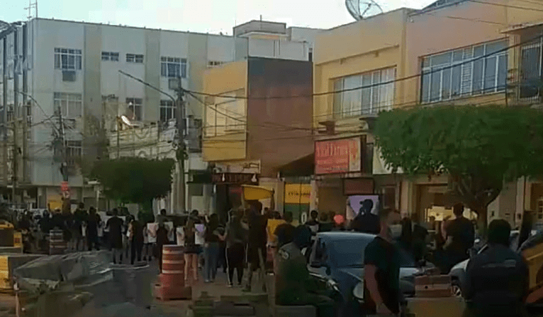 Donos de academias fazem caminhada de protesto em São Fidélis