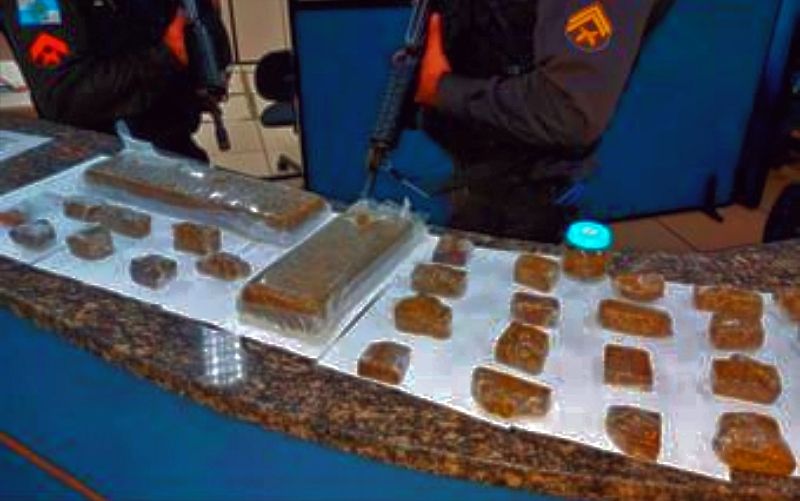 Friburgo: Polícia apreende 3,1kg de drogas em geladeira nas Braunes