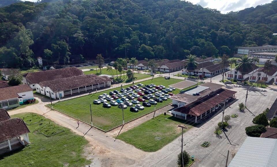 Igreja realiza culto religioso no sistema drive in em Cordeiro