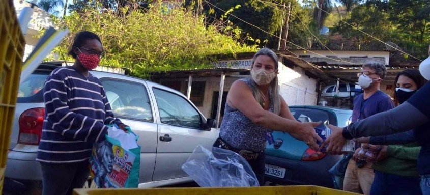 RioSolidário e Fundação BB entregam kits de alimentos em Friburgo e Teresópolis