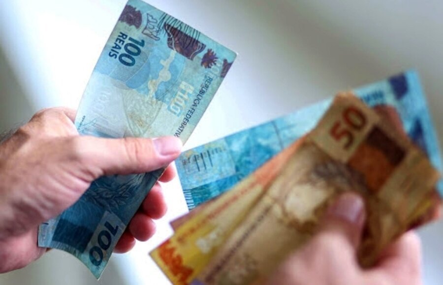 Salário mínimo deve subir para R$ 1.155 em 2022