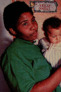 A semelhança do caso Lázaro com os Irmãos Necrófilos de Nova Friburgo 2 Márcia Oliveira, irmã dos irmãos necrófilos. Acervo Revista Manchete, BN.