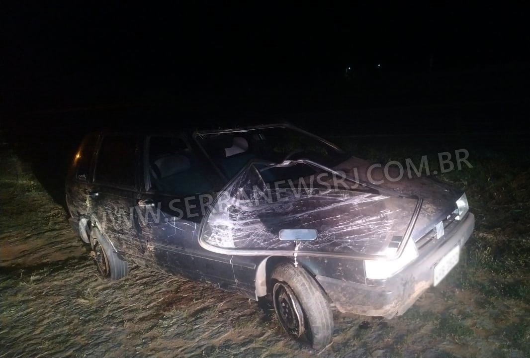 Carro capota na RJ-116 e deixa dois feridos em Aperibé