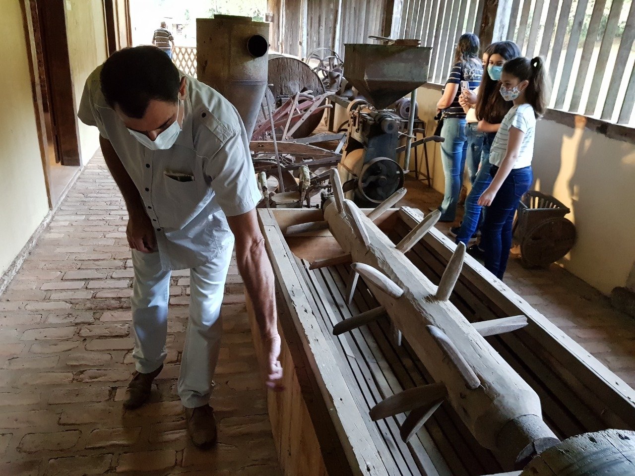 Dono da Fazenda Sant’Ana recebe alunos de Cantagalo em passeio cultural 2 Histórica Fazenda Santana em Cantagalo