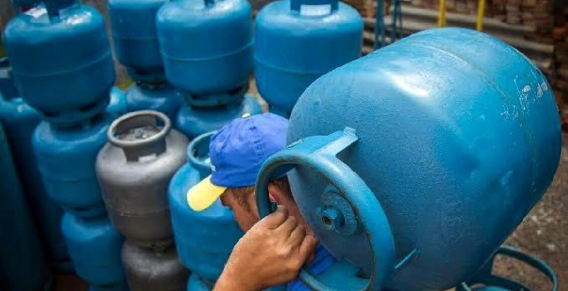 Petrobras reduz gasolina em 2%, aumenta gás de cozinha em 6% e mantém diesel