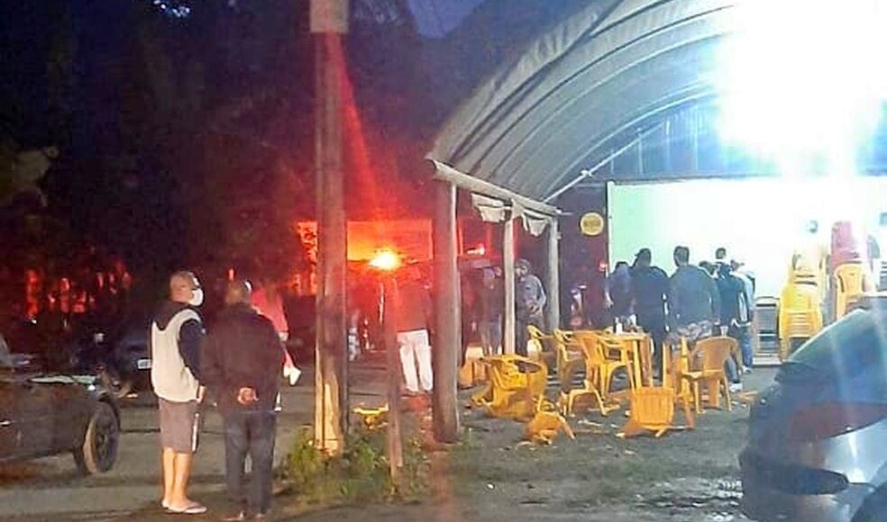 Friburgo: veículo perde o controle e atropela clientes em bar no distrito de Lumiar