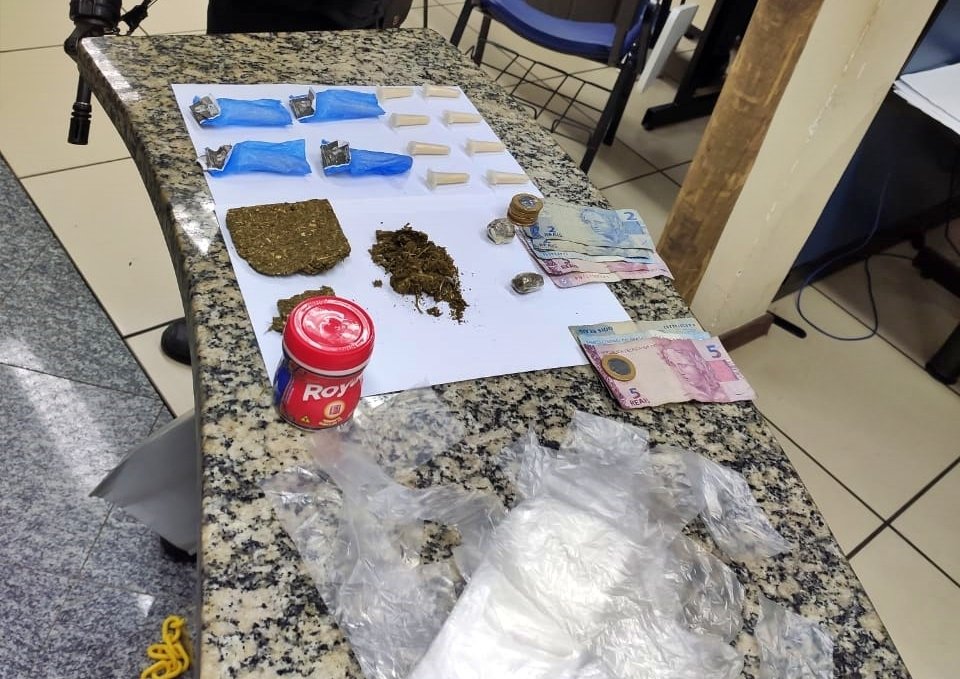 três são detidos por tráfico em Cantagalo