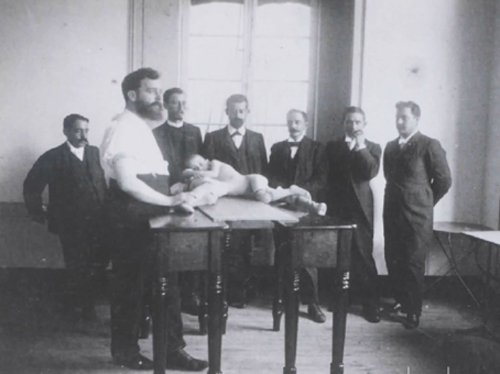 O cantagalense Chapot-Prévost e o caso das meninas toracoxifópagas 3 Chapot Prevost realizou pela primeira vez na historia da medicina a separacao das meninas