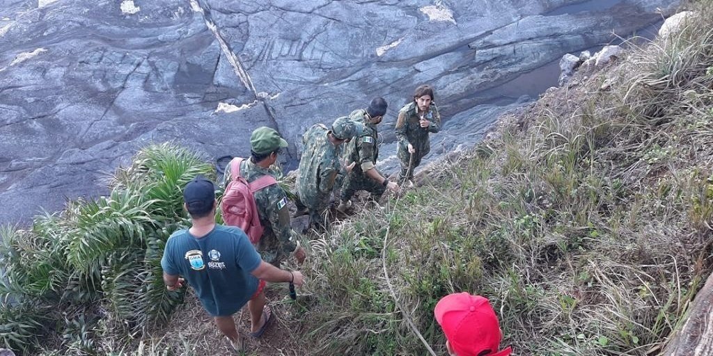 Guarda Ambiental resgata capivara presa em gruta na Região dos Lagos 1 Guarda Ambiental resgata capivara presa em gruta em Búzios