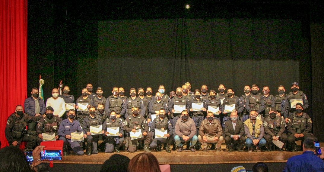 Novos 28 guardas municipais tomam posse em Nova Friburgo