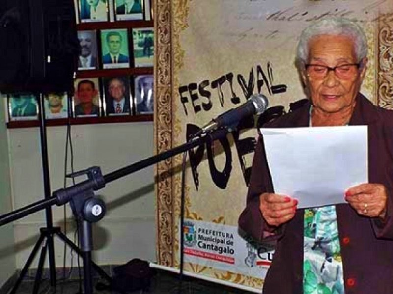 Aos 95 anos, escritora cantagalense Dona Isota pede ajuda para lançar novo livro 1 isota 3