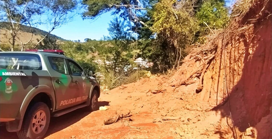 Polícia Ambiental encontra corte de barranco e desmatamento em Macuco