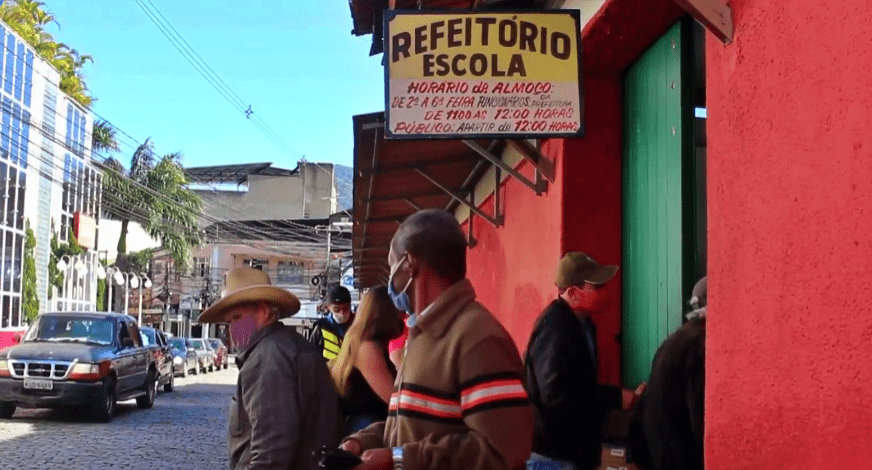 Restaurante popular oferece quentinhas por R$ 3 em Nova Friburgo
