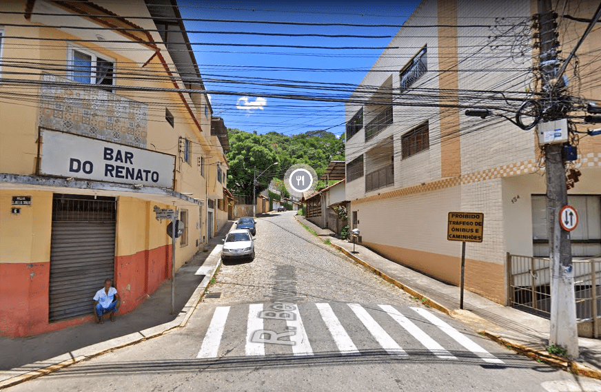Prefeitura transforma rua em mão única e diverge opiniões em Cordeiro 2 Rua Maria José Moraes Guimarães (por trás do Campo do Cordeiro) em mão única