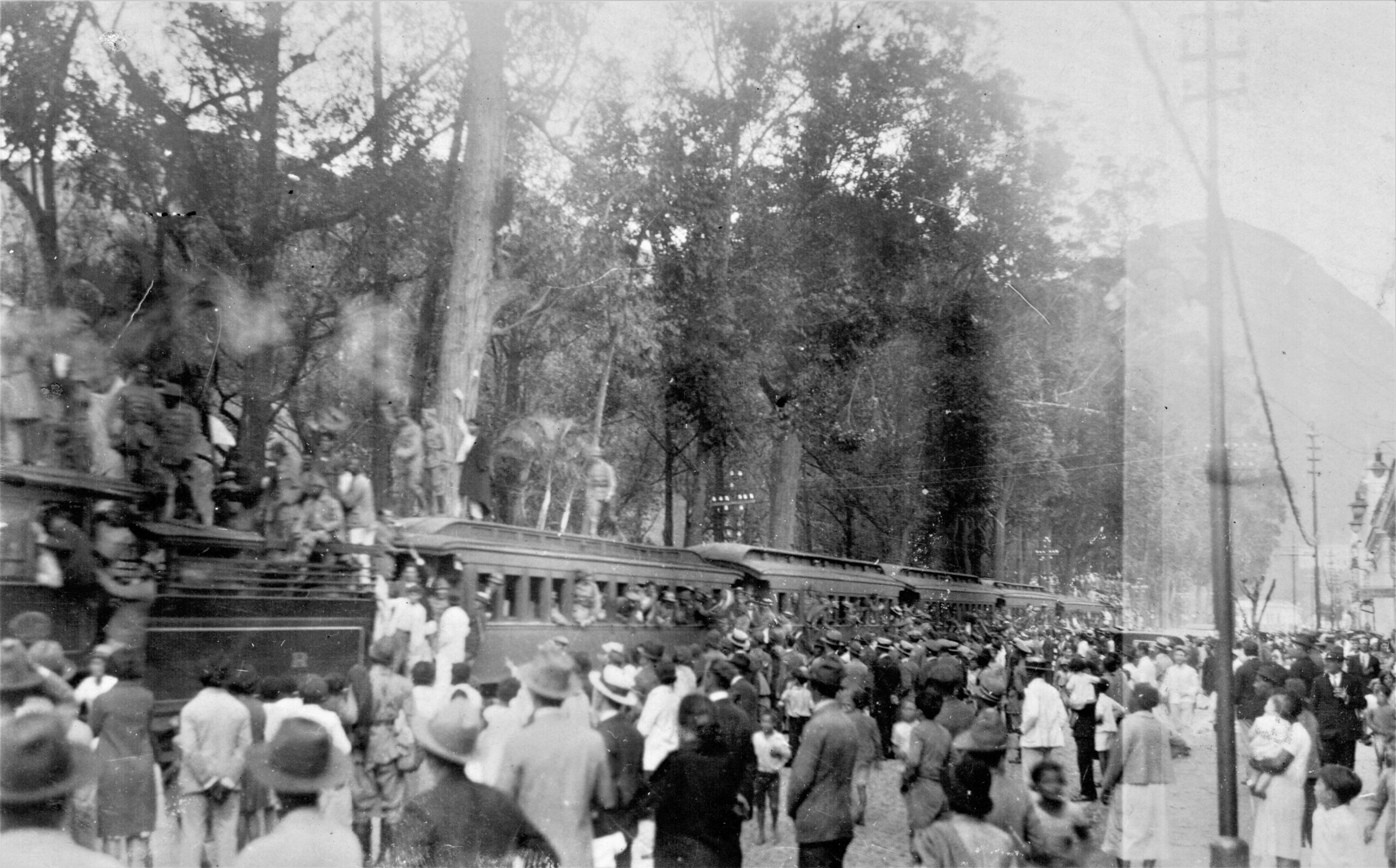 Legalistas e revolucionários: combatentes fluminenses na Revolução de 1930 10 A linha férrea foi fundamental para o deslocamento das tropas. Acervo Fundação D. João VI