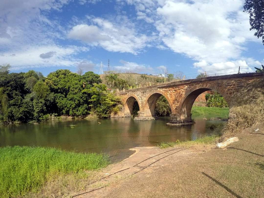 Legalistas e revolucionários: combatentes fluminenses na Revolução de 1930 7 Ponte sobre o Rio Paquequer, região de renhida batalha. Acervo Márcio Gonçalves