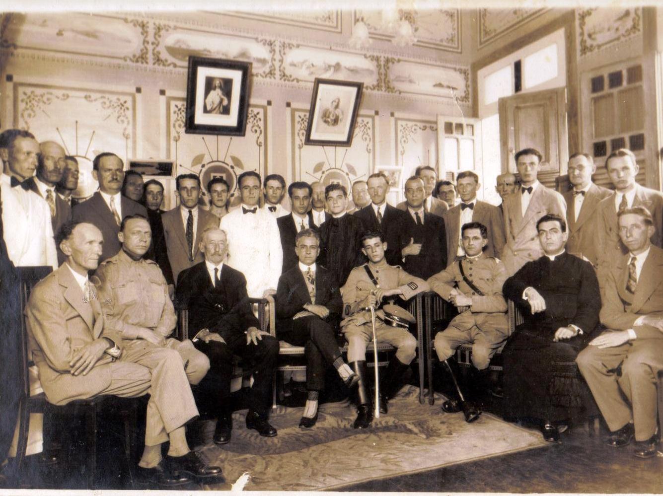 Legalistas e revolucionários: combatentes fluminenses na Revolução de 1930 9 Posse do Gastão Reis como prefeito de Bom Jardim. Acervo internet