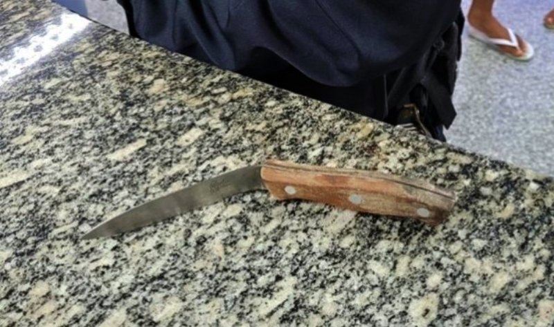 Homem é preso após esfaquear ex-companheira em Cordeiro