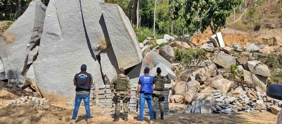 Inea e Polícia Ambiental combatem extração ilegal de pedra em Nova Friburgo