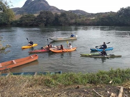 Grupo retira grande quantidade de entulhos do Rio Paraíba do Sul em Itaocara 1 Grupo retira grande quantidade de entulhos do Rio Paraíba do Sul em Itaocara