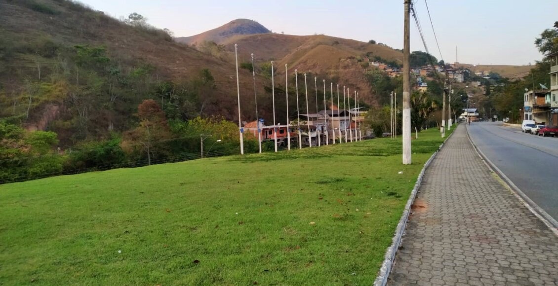 Cantagalo: Indicação sugere barras paralelas para a prática de exercícios na Praça das Bandeiras