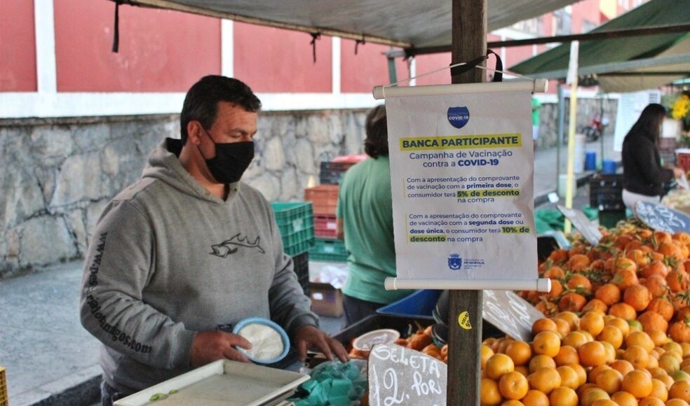 Comerciantes oferecem descontos para vacinados contra covid em Carmo e Petrópolis