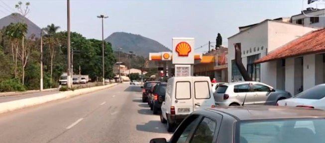 Com temor de falta de combustível, motoristas fazem fila em postos de Nova Friburgo
