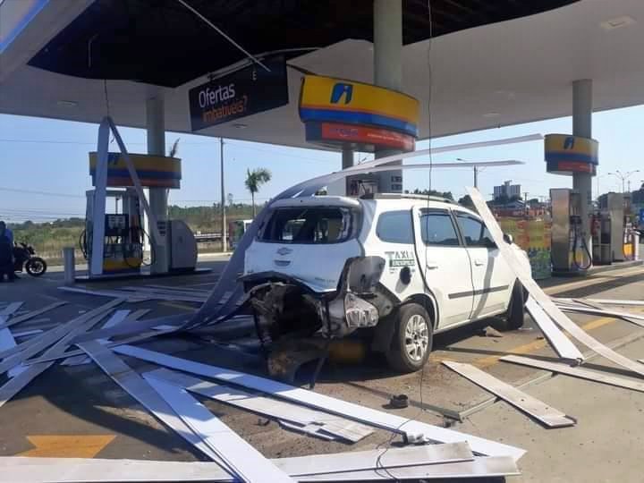 Táxi da frota Teresópolis explode ao abastecer com GNV em Itaboraí