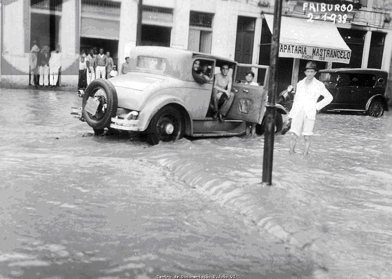 As enchentes do Rio Bengalas no cotidiano de Nova Friburgo 2 As enchentes são um déjà vu na história de Friburgo. Acervo Fundação D.João VI.