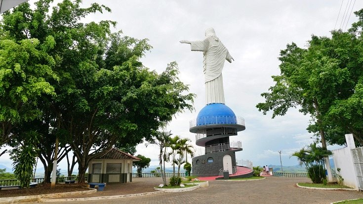 Cristo de Itaperuna torna-se irmão, único no mundo, do Cristo Redentor do Rio