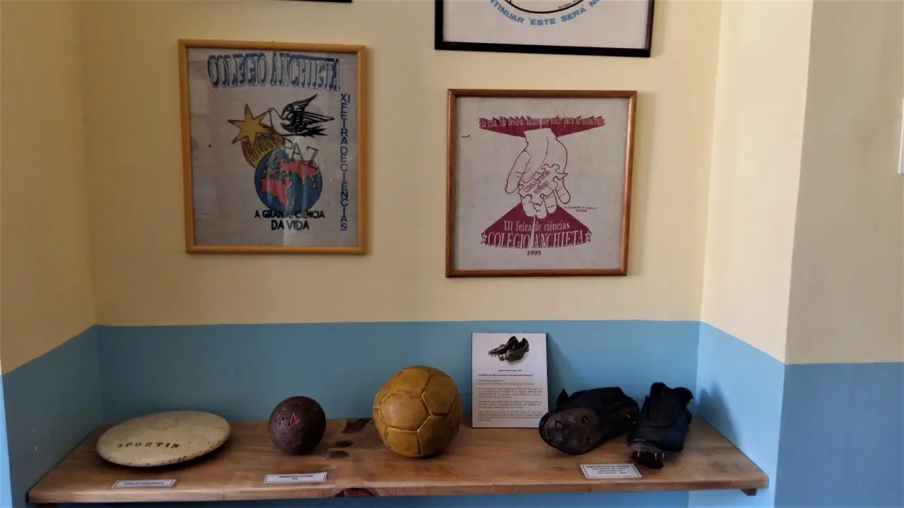 Ascensão e decadência: a história do futebol em Nova Friburgo 1 Centro de memória do Anchieta. Detalhe para a chuteira inglesa. Acervo pessoal