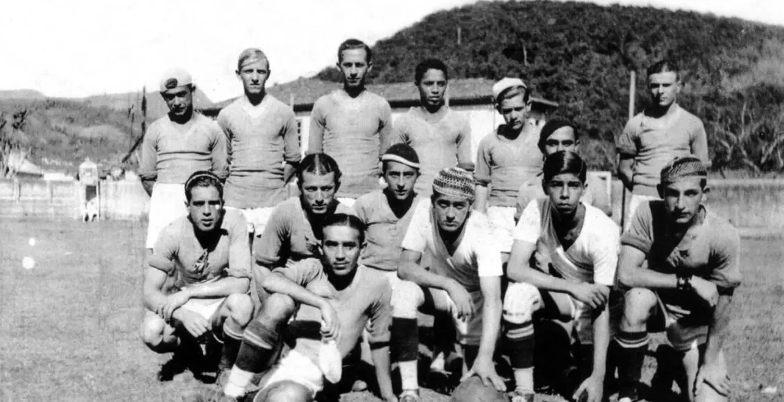 Os jogadores usavam toca pois a bola machucava a cabeça. Acervo pessoal