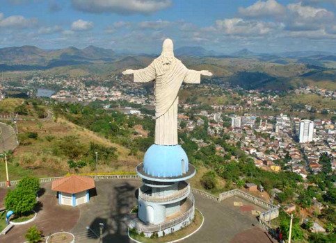Cristo de Itaperuna torna-se irmão, único no mundo, do Cristo Redentor do Rio 1 Cristo Redentor de Itaperuna - RJ