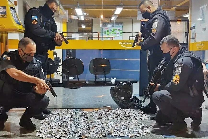 PM apreende droga que seguia da Baixada Fluminense para Bom Jardim