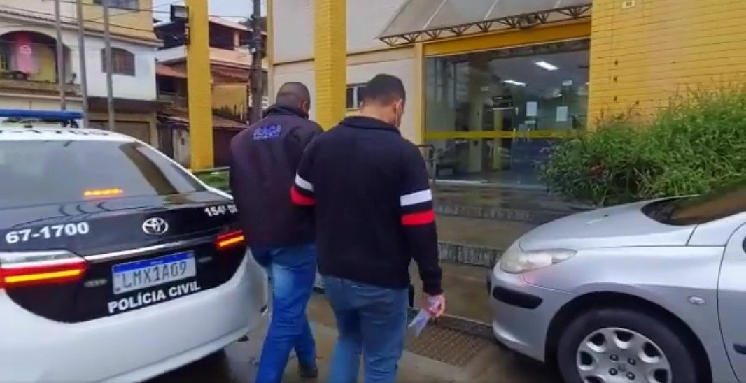 Policiais de Cordeiro cumprem mandado de prisão em Cantagalo