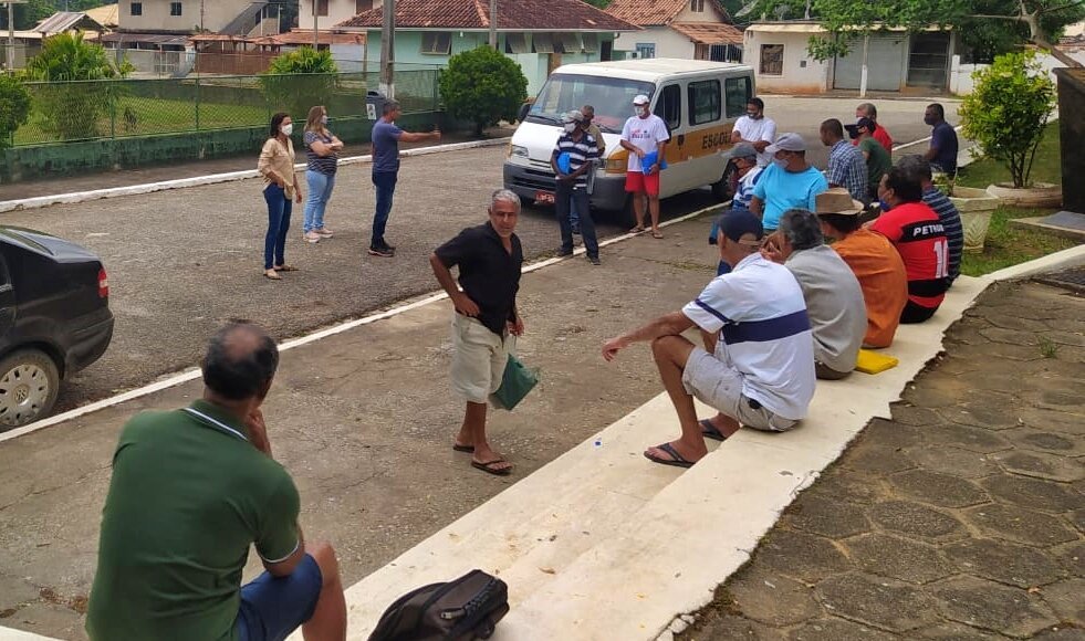 Pescadores de Cantagalo e cidades da região dão entrada no seguro defeso