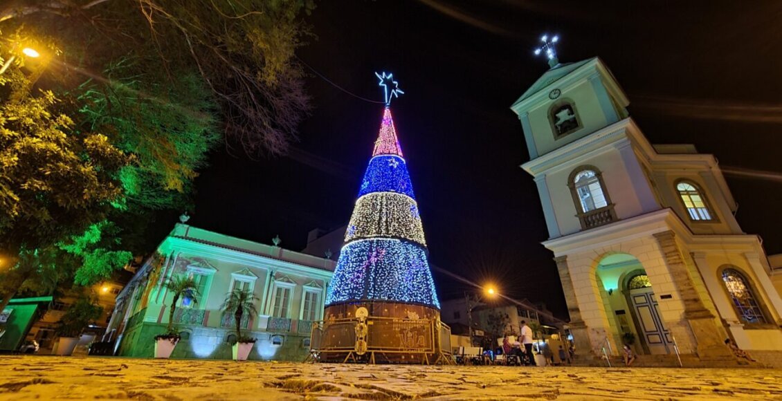 População de Cantagalo admira decoração de Natal