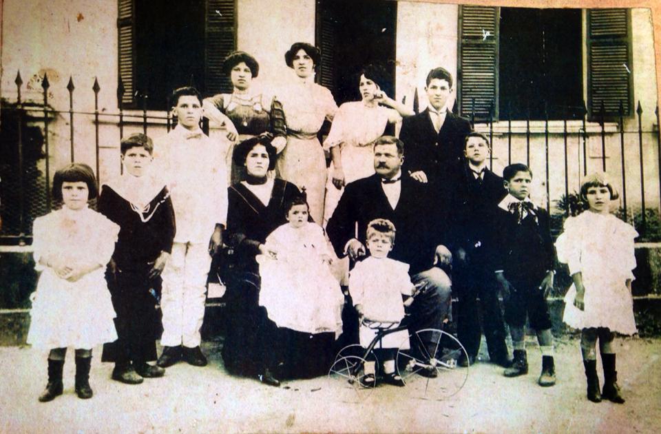 Um escândalo em Nova Friburgo: o caso Alberto Braune 7 Alberto Braune em família. Acervo F.D.JoãoVI