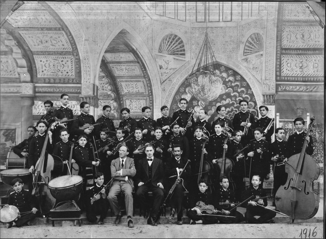 Salve Cantagalo, Salve Cordeiro! Os grandes passeios do Colégio Anchieta 7 Ano de 1916. Orquestra dos alunos. Acervo Colégio Anchieta.