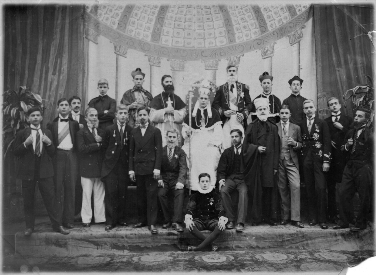 Teatro do Colégio Anchieta: a grande arte dos Jesuítas 12 Diversas gerações passaram pelo teatro do Anchieta, 1936. Acervo Colégio Anchieta