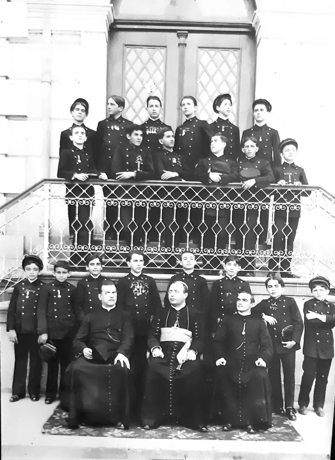 Padre Reitor José M. de Madureira, sentado à esquerda. Acervo Colégio Anchieta