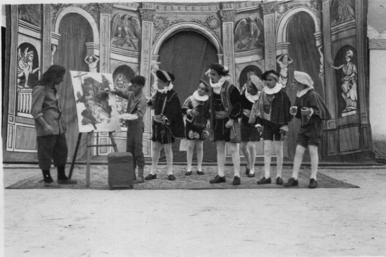 Teatro do Colégio Anchieta: a grande arte dos Jesuítas 8 Representação de Colombo Menino no salão de atos. Acervo Colégio Anchieta