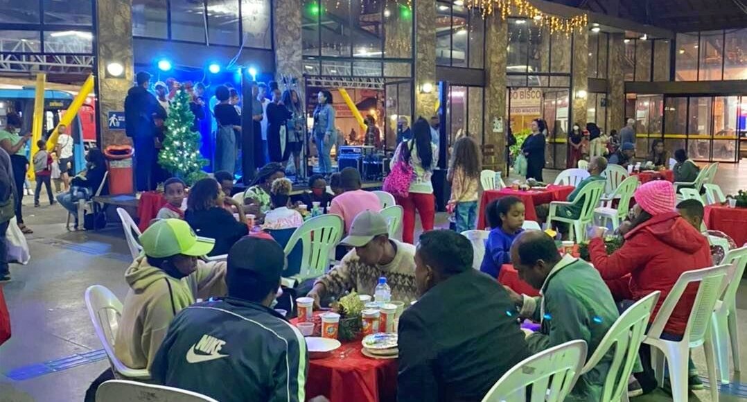 Ceia solidária de Natal reúne pessoas em situação de rua em Friburgo