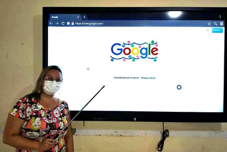 Escolas municipais de Porciúncula ganham lousas digitais