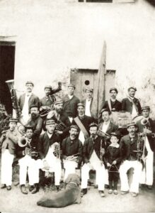 Imigração Italiana na Serra Fluminense 14 Fioravanti Andre Martignoni, de cavanhaque, sentado. Acervo Campesina, 1873.