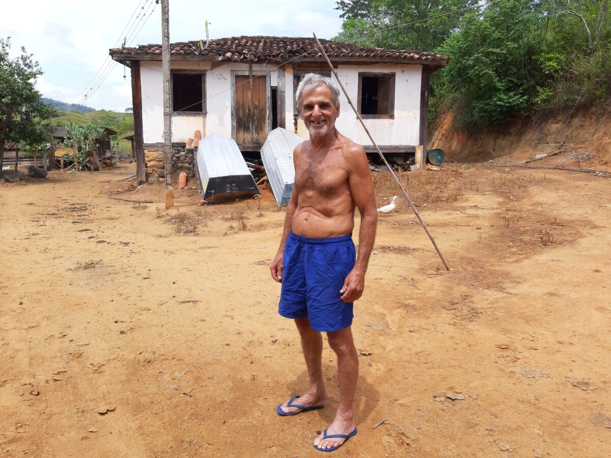 Casas de pau a pique: uma memória afetiva do interior fluminense 3 Casa de pau-a-pique em São Sebastião do Paraíba. Acervo pessoal