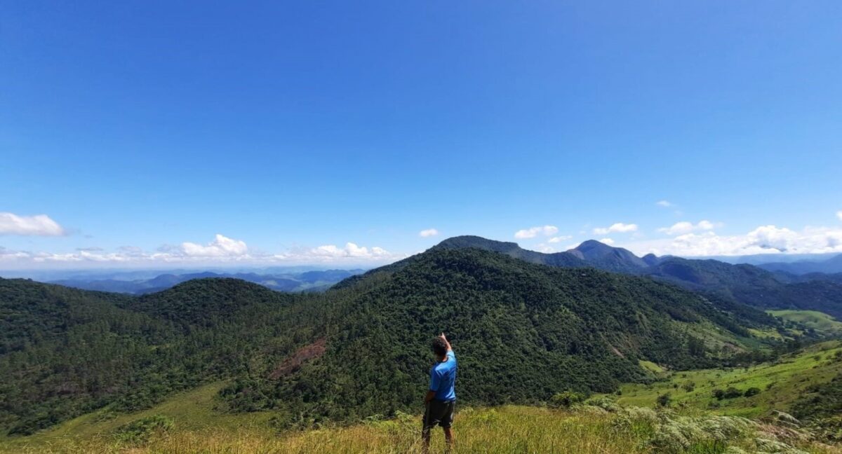 Trajano de Moraes faz testes para voo livre na Pedra da Torre 1 Trajano de Moraes faz testes para voo livre na Pedra da Torre