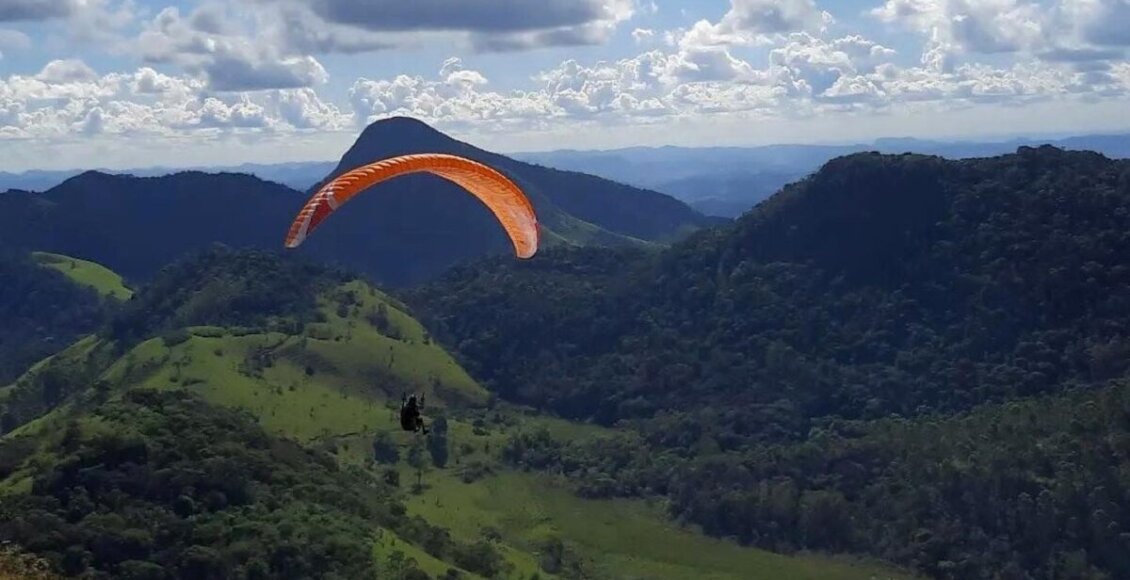 Trajano de Moraes faz testes para voo livre na Pedra da Torre