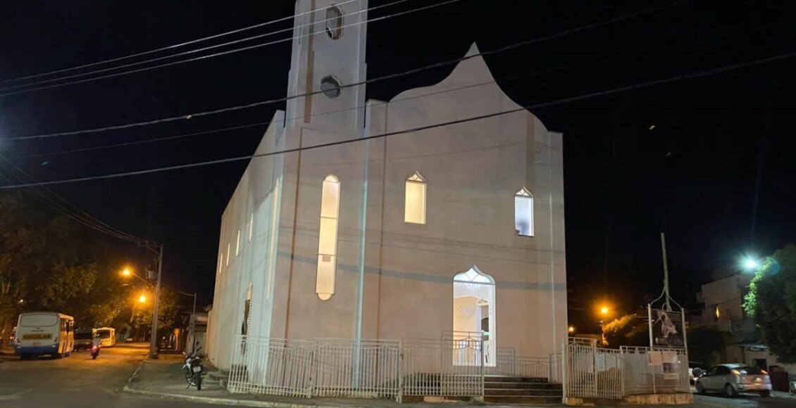 Homem invade igreja em Itaocara, interrompe missa e ameaça padre